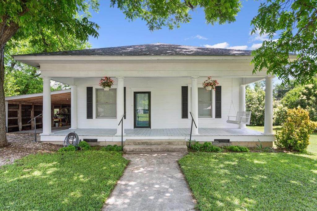 102 Hogan Street - Photo 1