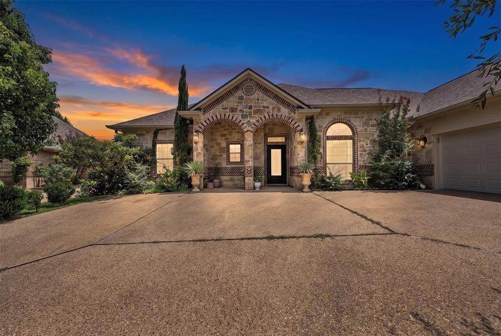 335 Edinburgh Lane - Photo 1