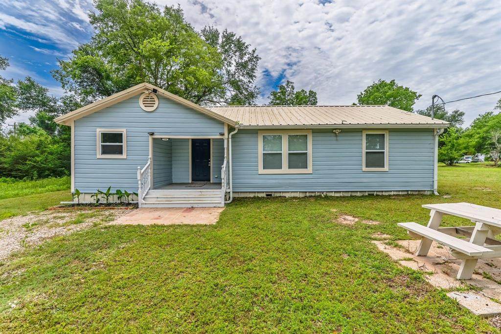 208 Lee Ivie Lane - Photo 1