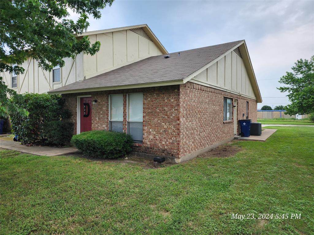 429 Thomas Street - Photo 1
