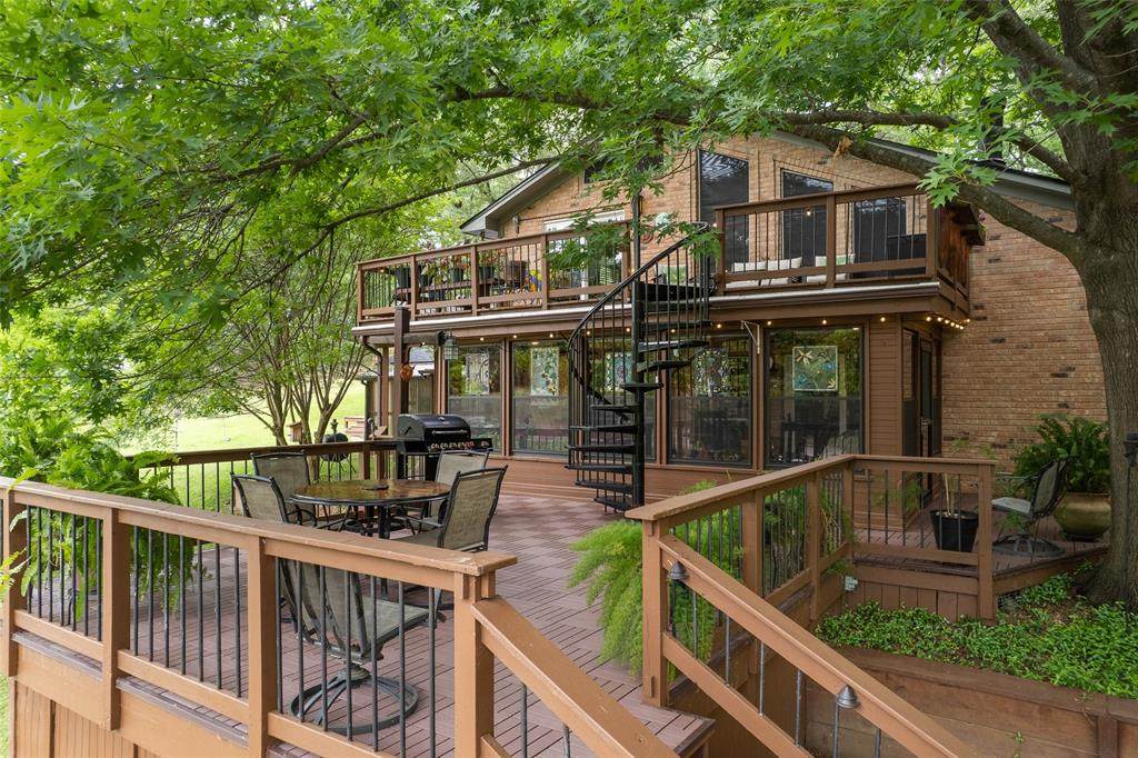 100 King Lance Court - Photo 1