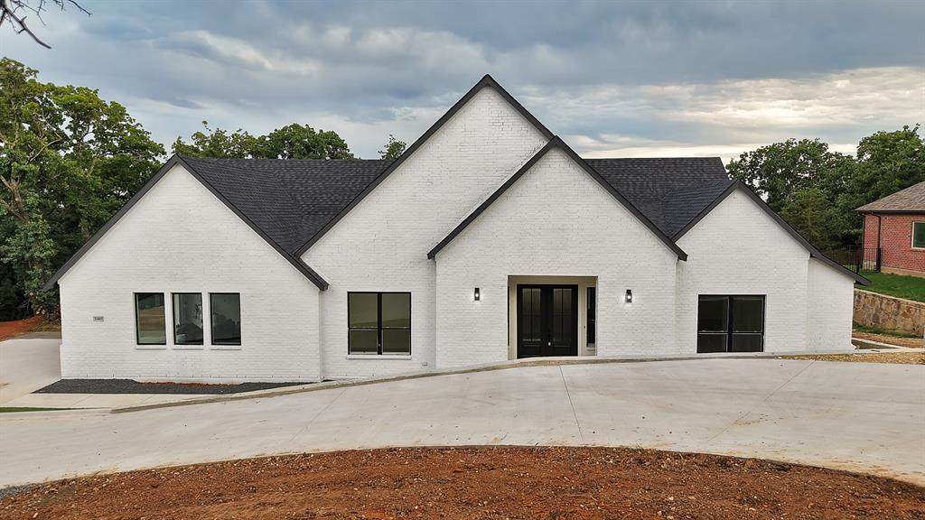 1405 Apache Court - Photo 1