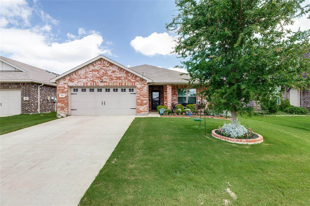 816 Ravenwood Lane - Photo 1