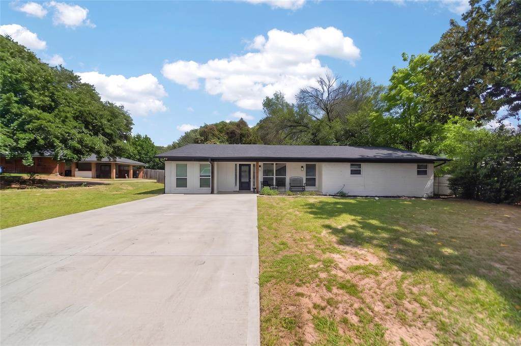 614 Colonial Drive - Photo 1