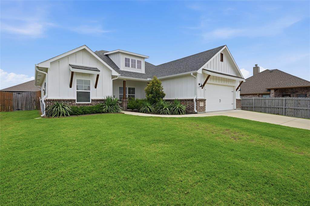 1411 Saratoga Drive - Photo 1
