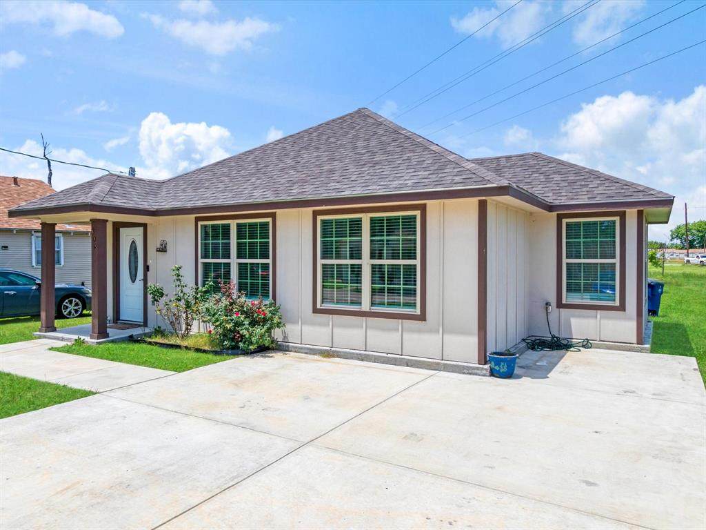 308 Avenue A - Photo 1