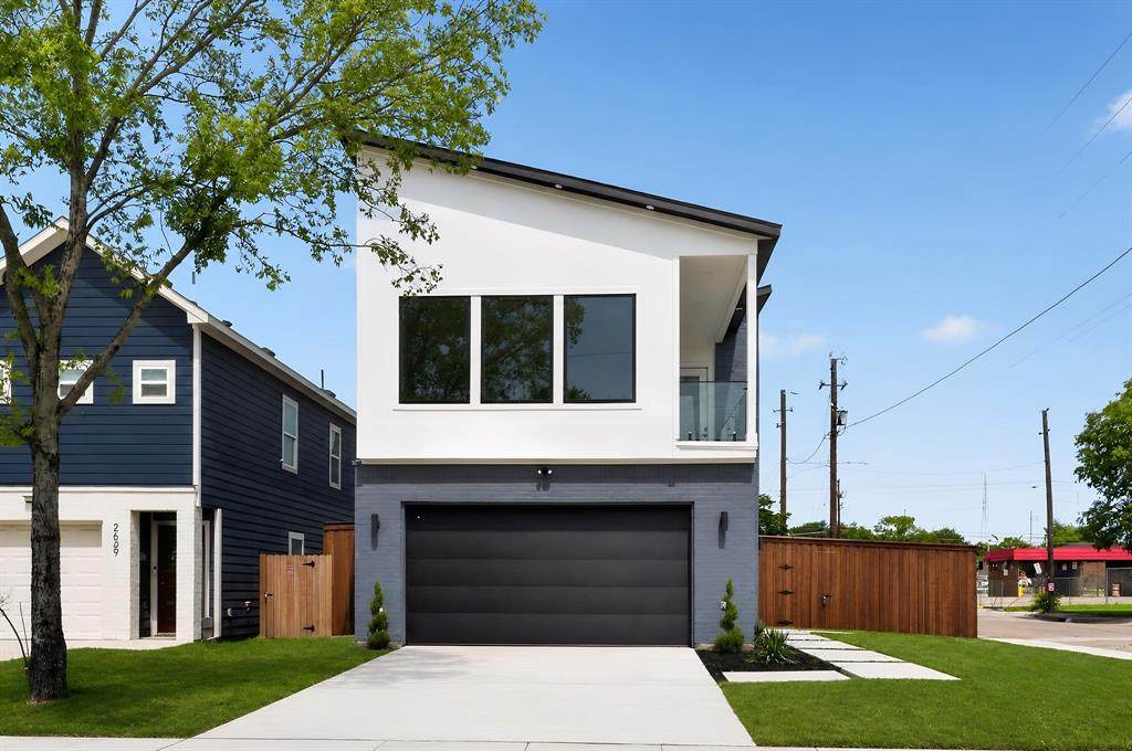 2633 Peabody Avenue - Photo 1