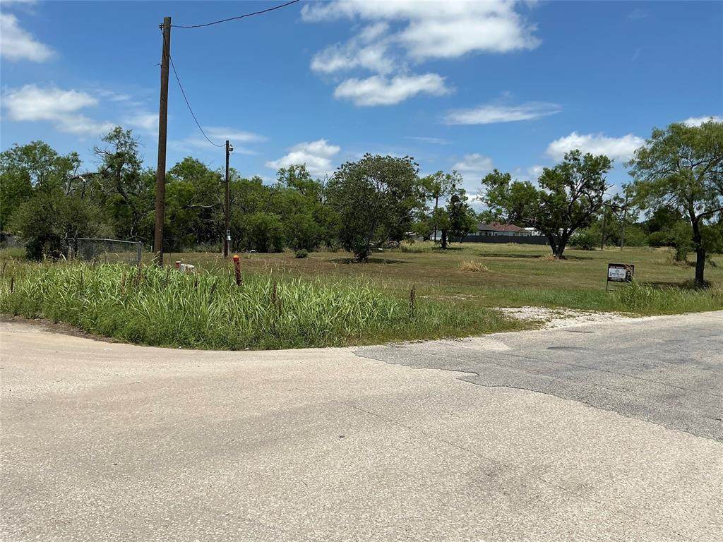 201A 22nd St - Photo 1