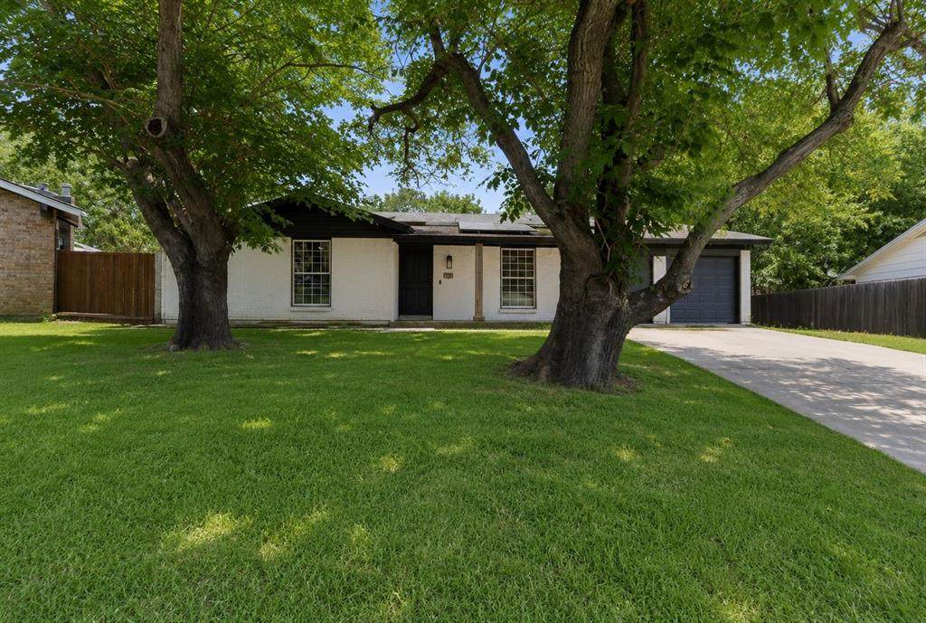 714 Deerfield Circle - Photo 1