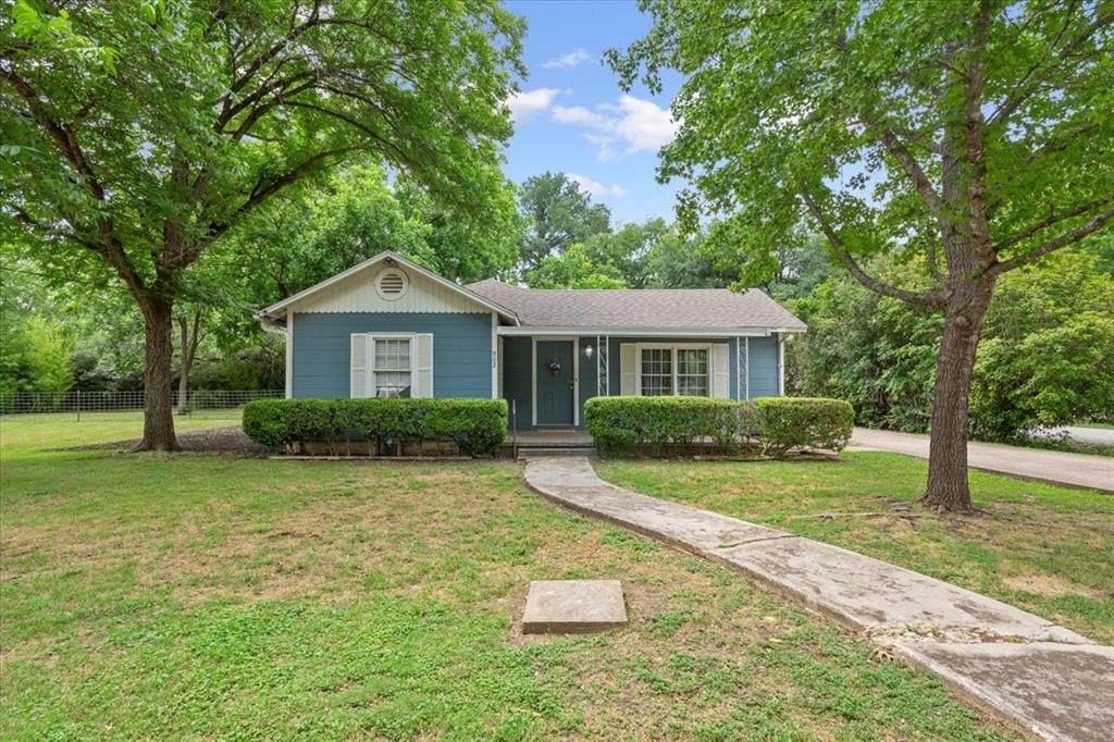 802 Avenue A - Photo 1
