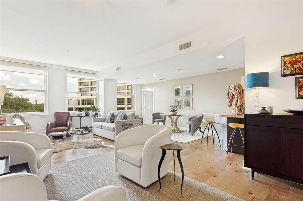 411 7th Street - Photo 1