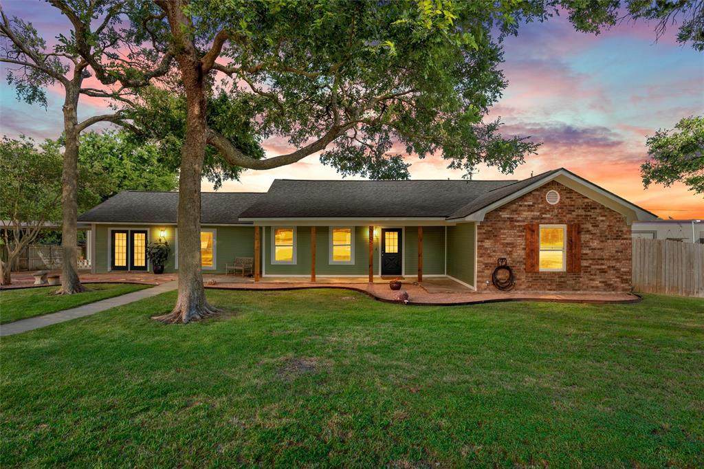 105 James Wesley Drive - Photo 1