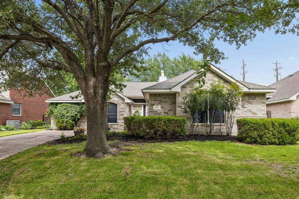 1467 Applewood Drive - Photo 1