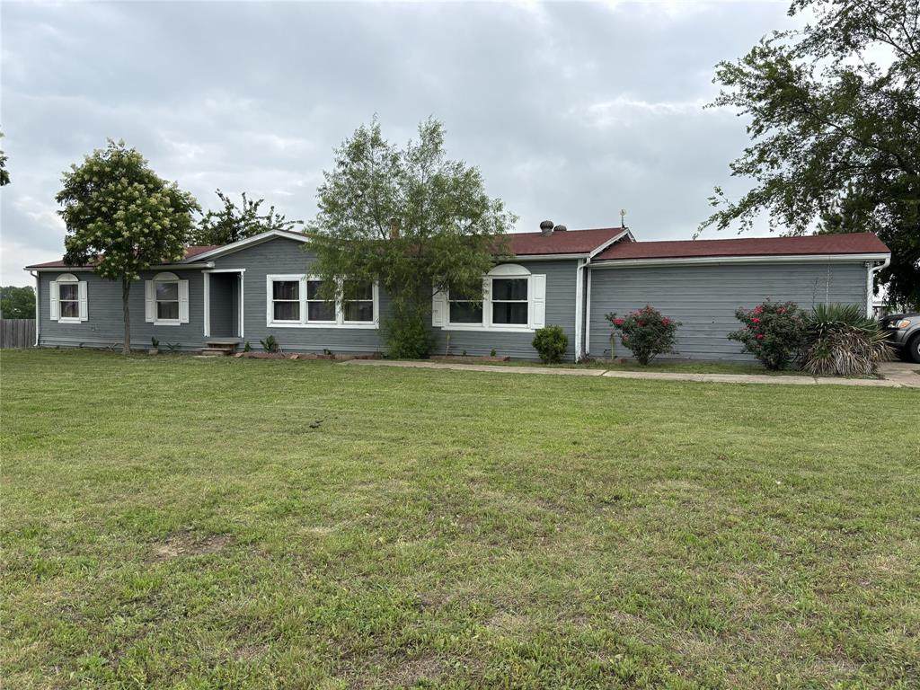 1760 County Road 2277 - Photo 1