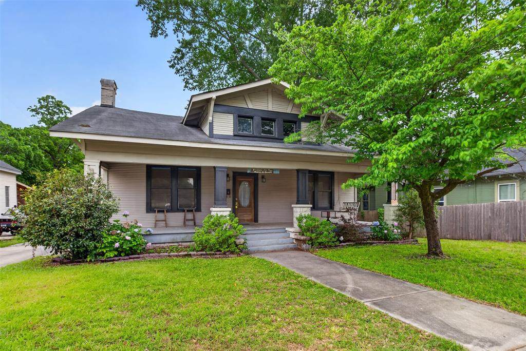 323 College Street - Photo 1