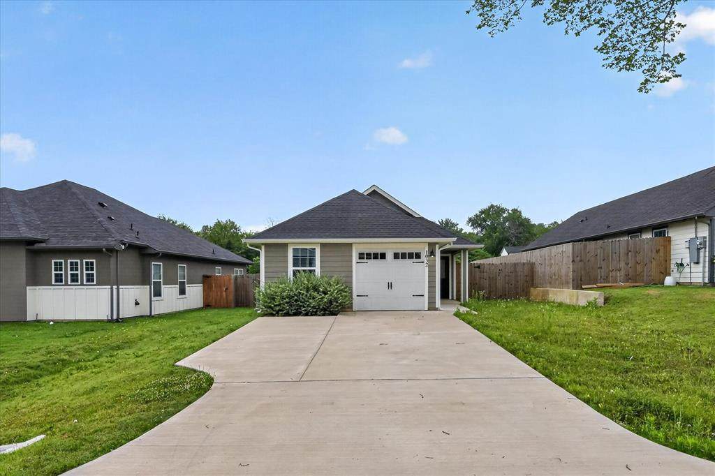 1032 Ray Drive - Photo 1