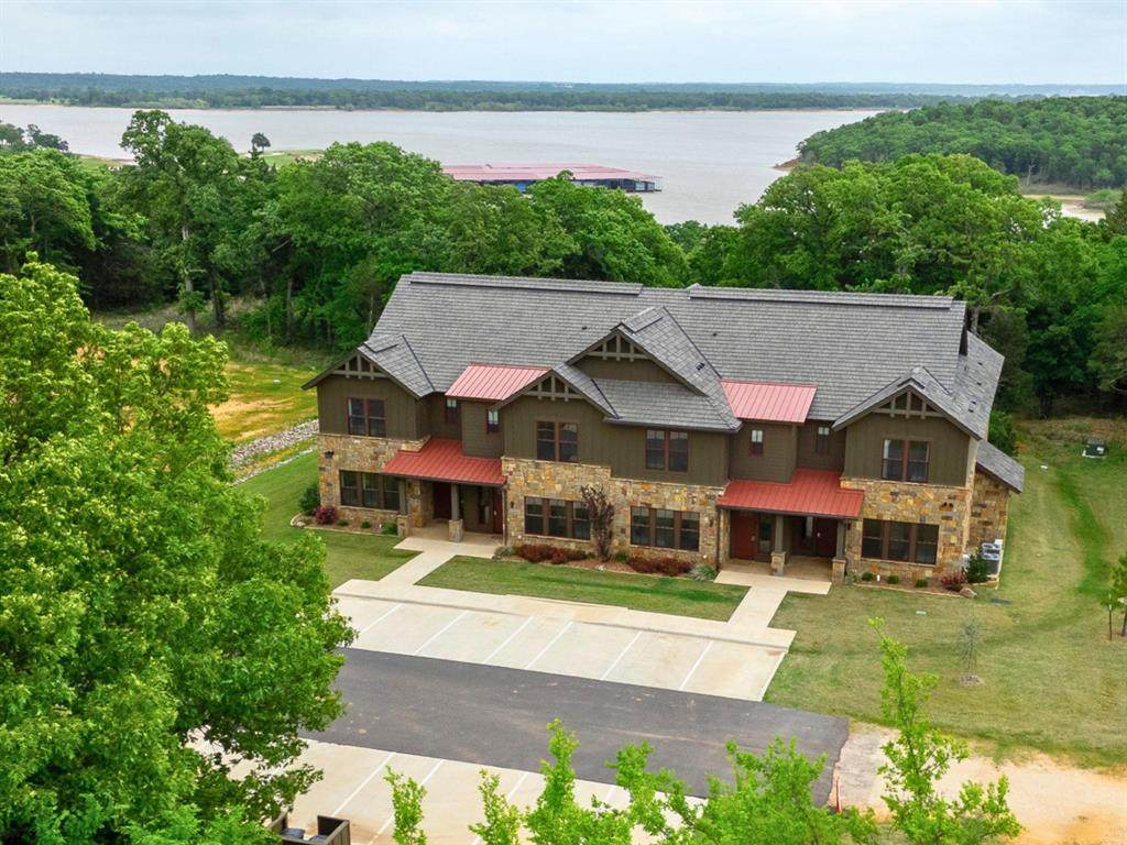 160 Lakeview Court - Photo 1