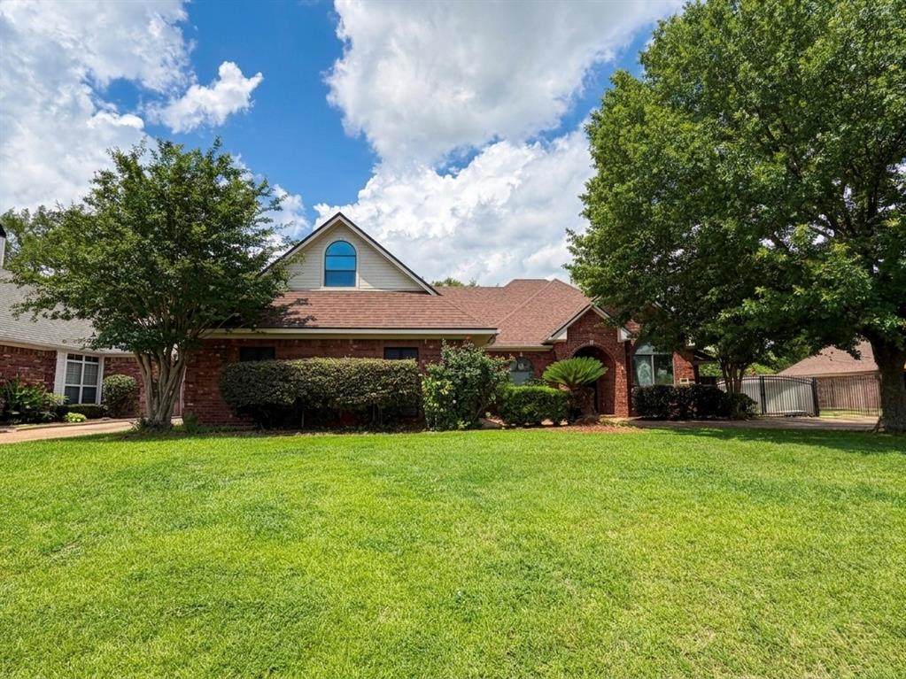 542 Demery Boulevard - Photo 1