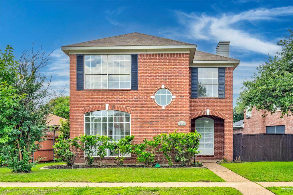 559 Raintree Circle - Photo 1