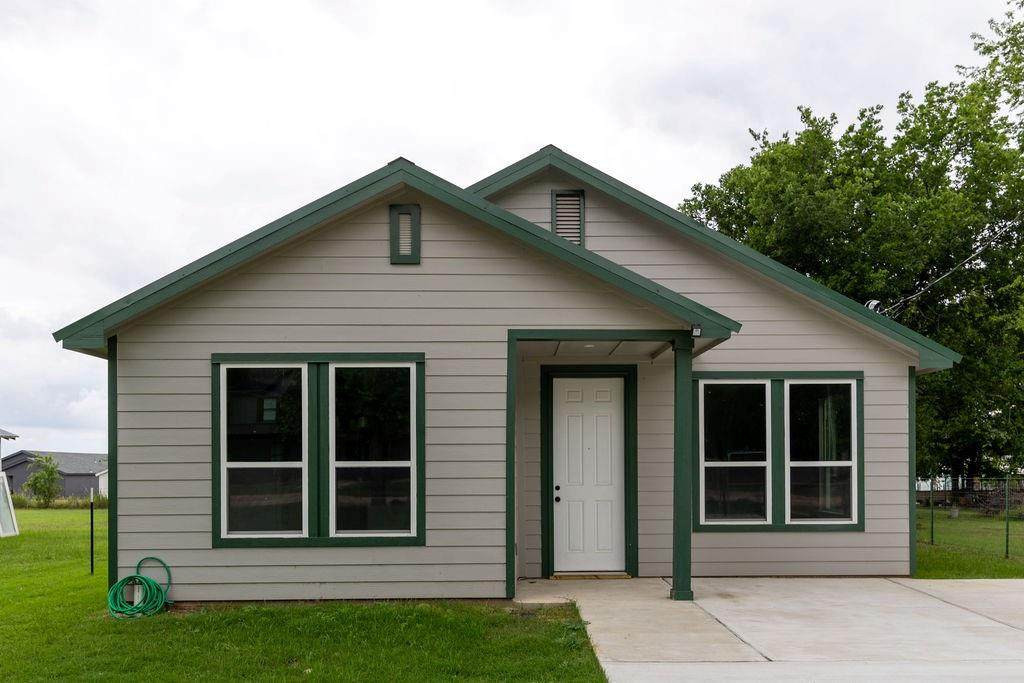328 Norway Street - Photo 1