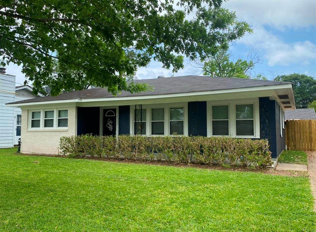 4514 Akard Avenue - Photo 1