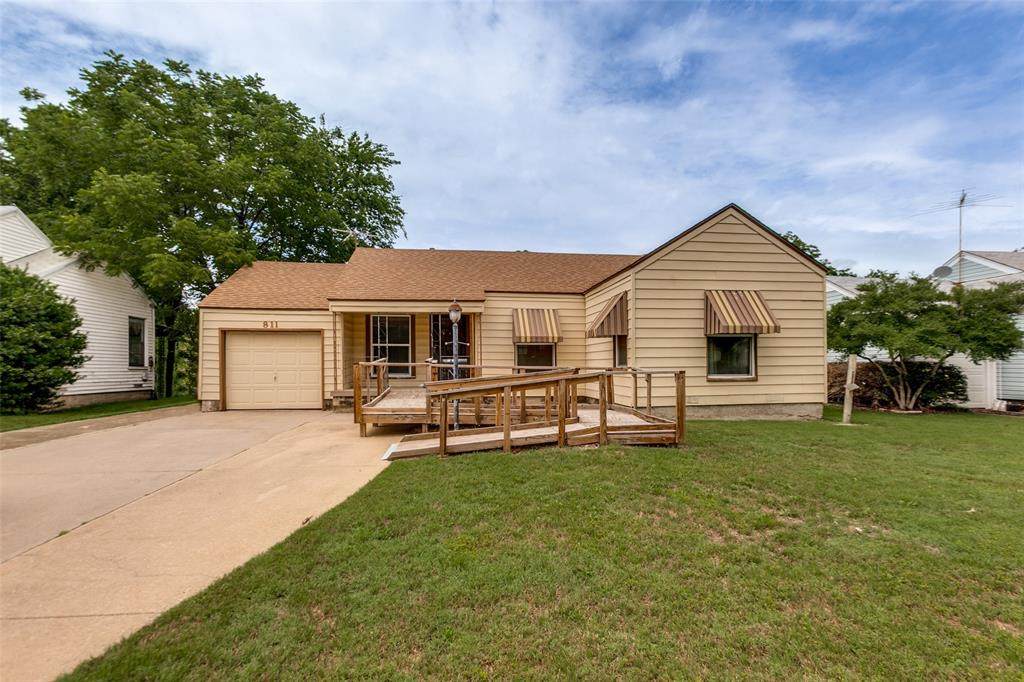 811 Magnolia Drive - Photo 1