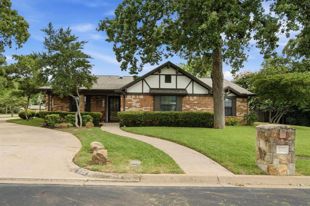 521 Louella Drive - Photo 1