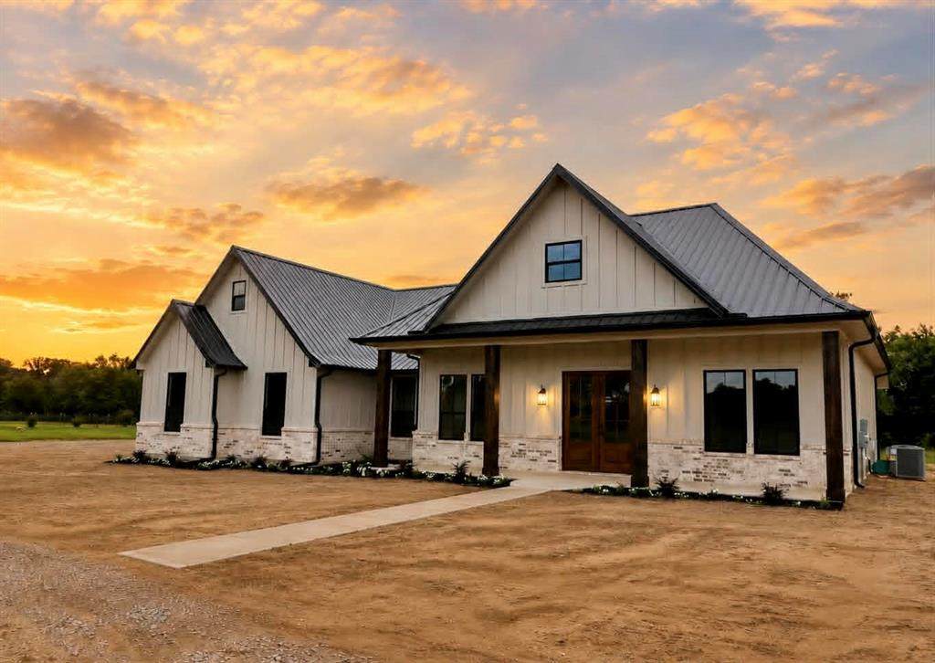 800 County Road 2505 - Photo 1