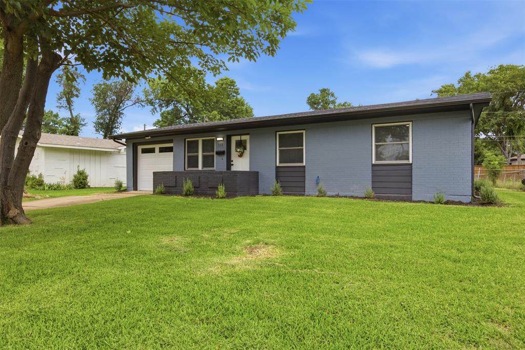 513 Hardy Drive - Photo 1