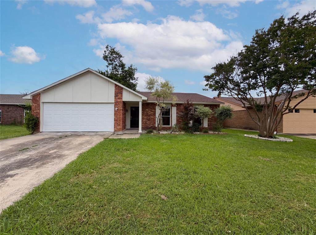 3920 Hunters Trail - Photo 1