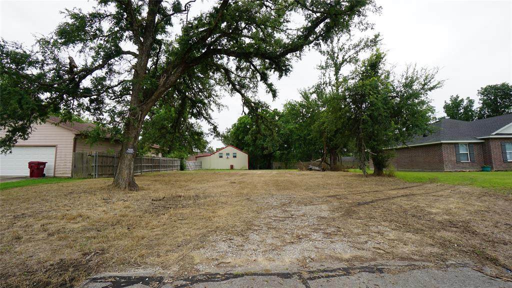704 6th Street - Photo 1