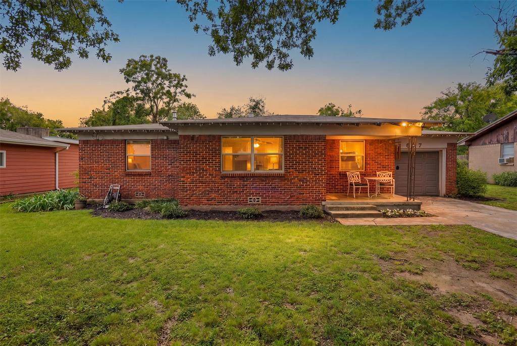 807 Elizabeth Boulevard - Photo 1