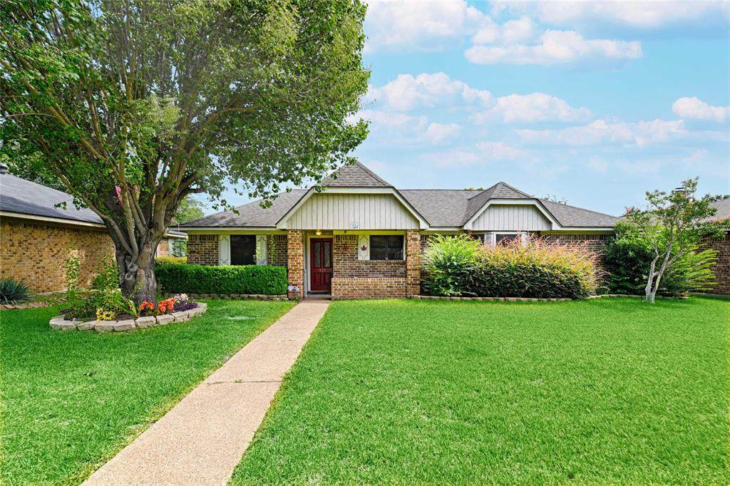923 Courtney - Photo 1