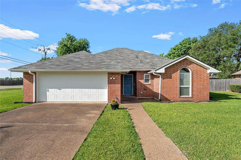 316 Evergreen Court - Photo 1
