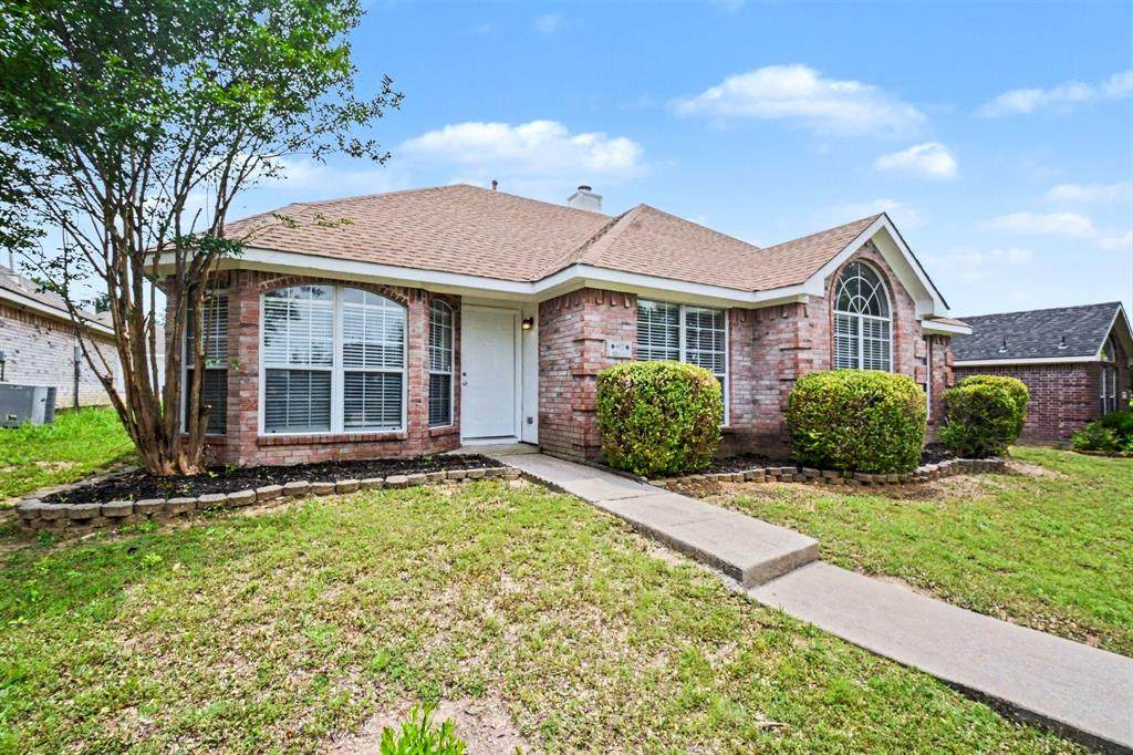 9901 Queens Road - Photo 1