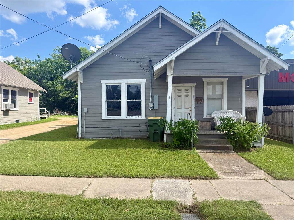 390 Live Oak Street - Photo 1