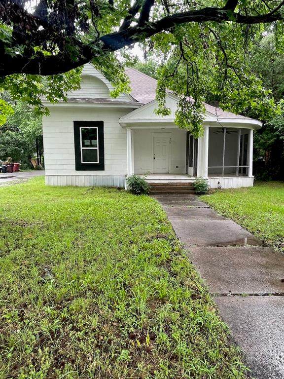 320 6th Street - Photo 1