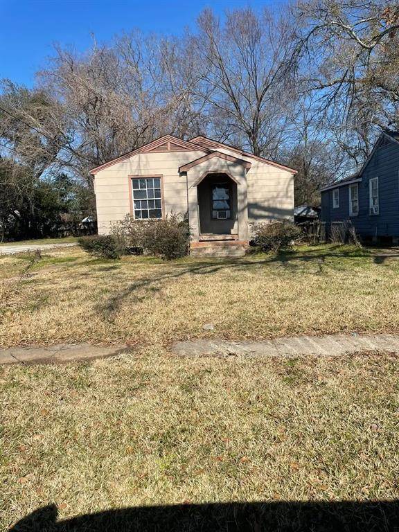 2718 Dupont Street - Photo 1