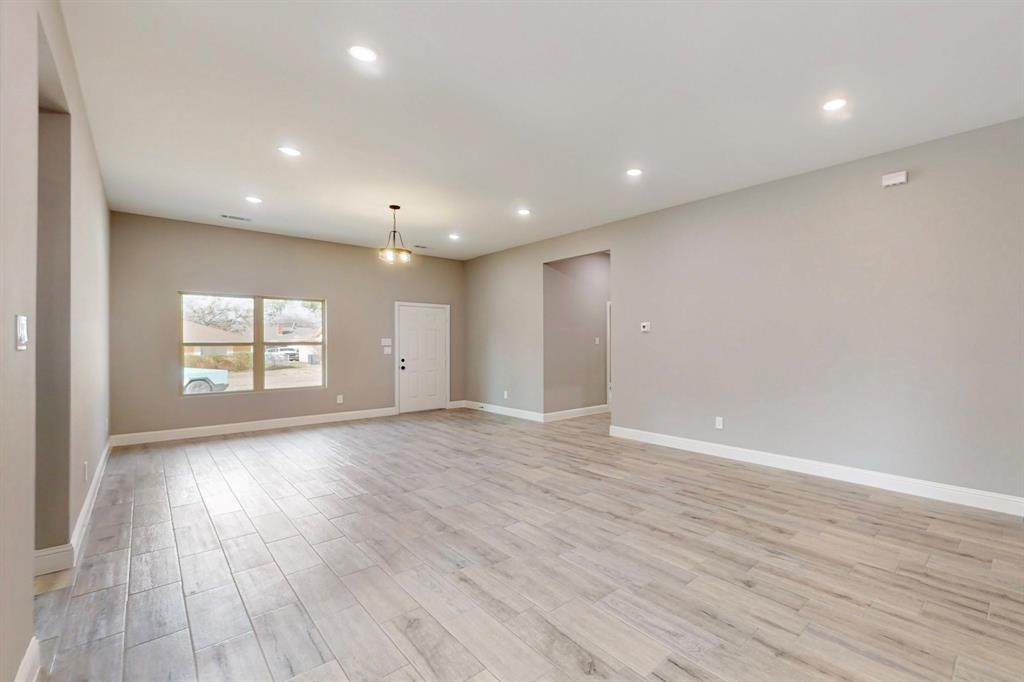 706 Poinsettia Drive - Photo 1