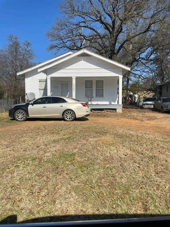 2540 Dupont Street - Photo 1