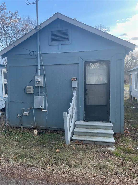617 Montgomery Street - Photo 1