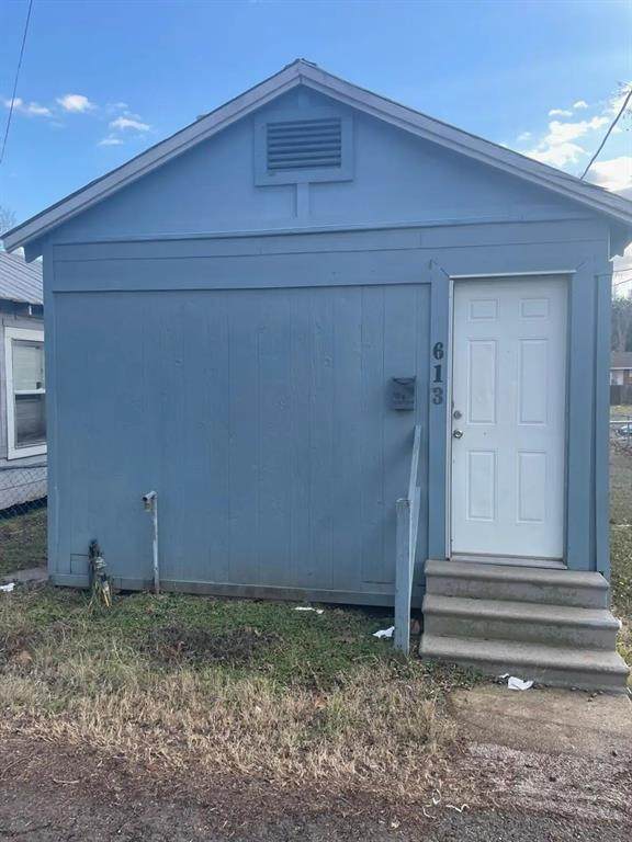 613 Montgomery Street - Photo 1