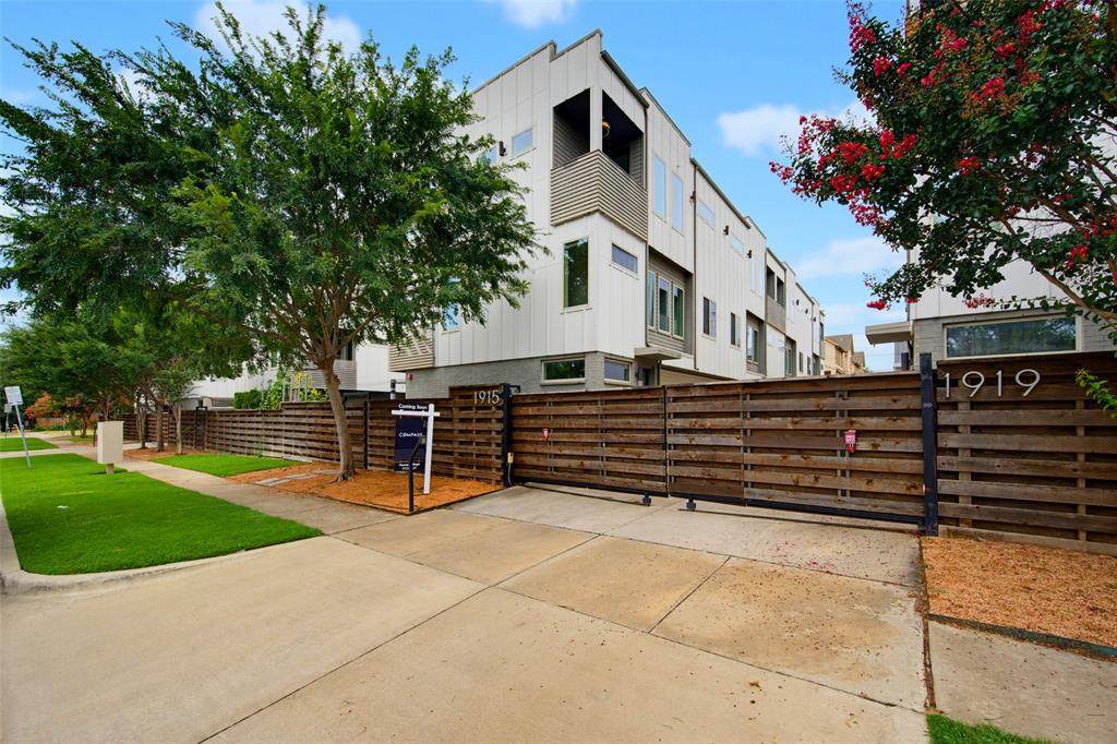 1915 Summit Avenue - Photo 1