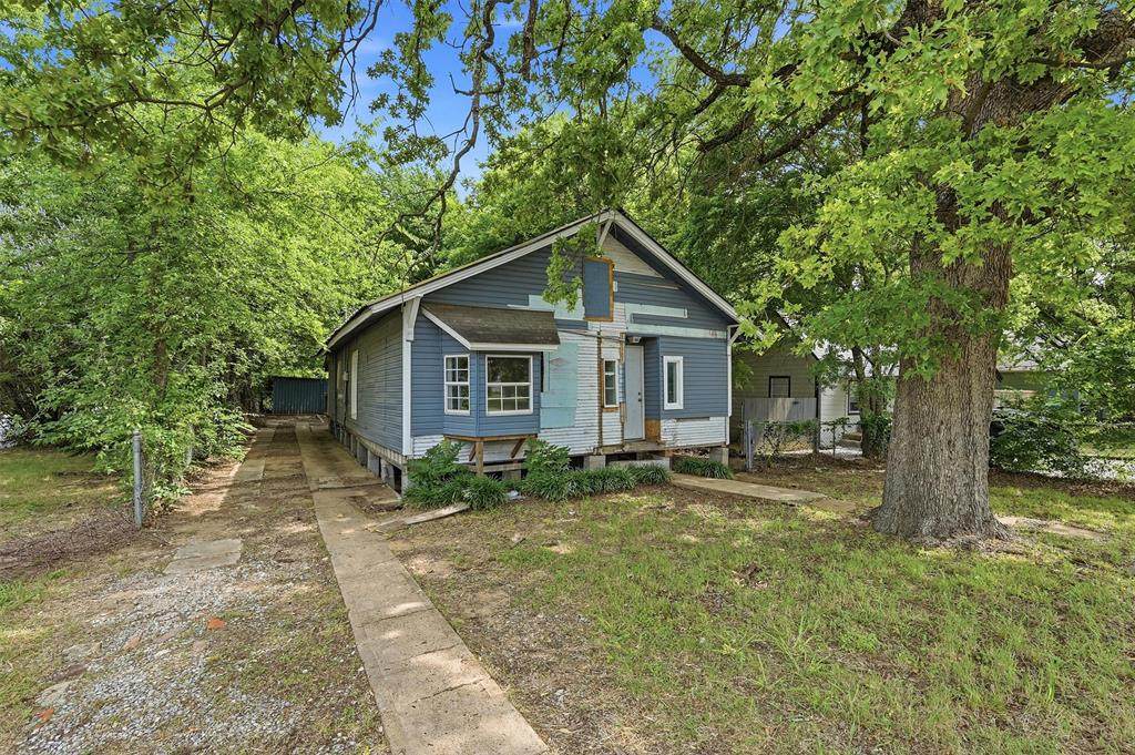 829 Walker Street - Photo 1