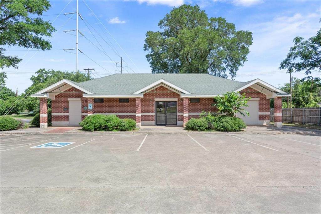 2419 Herring Avenue - Photo 1