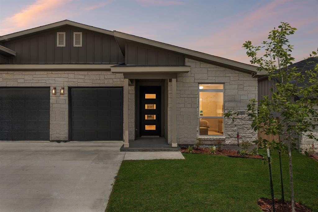 1307 Lone Pine Way - Photo 1
