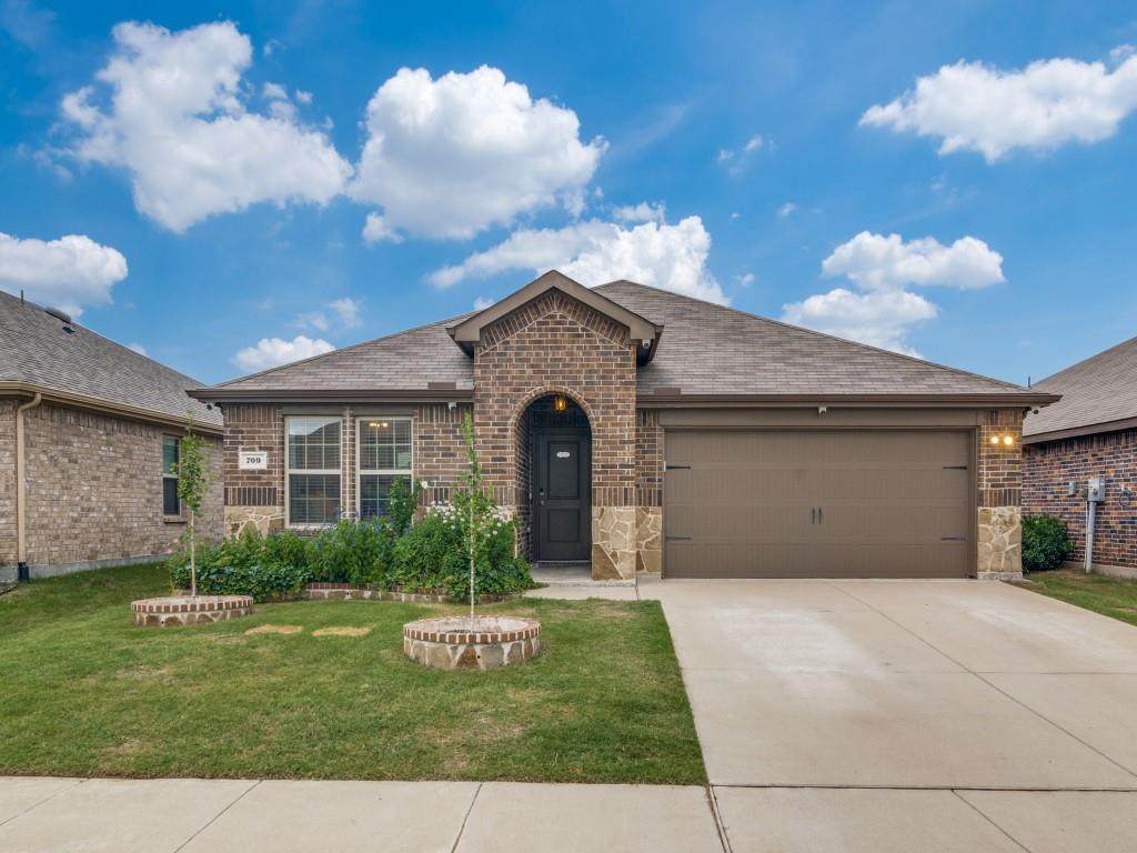 709 Darlington Oak Avenue - Photo 1