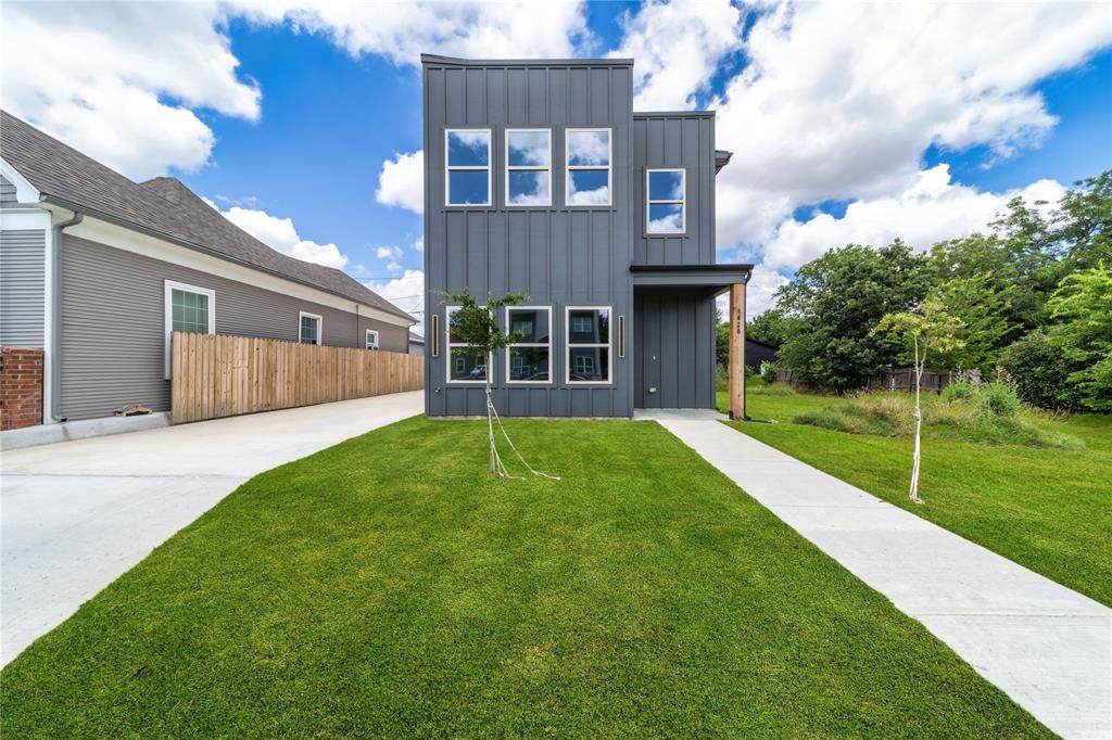 1426 Evans Avenue - Photo 1