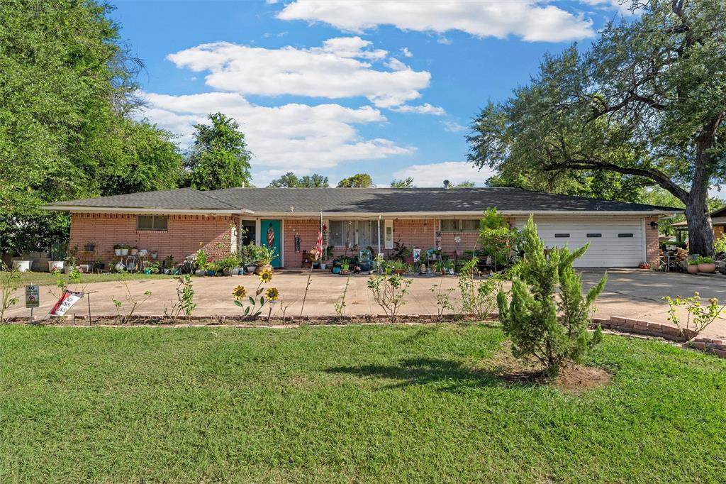 204 Oakland Place - Photo 1