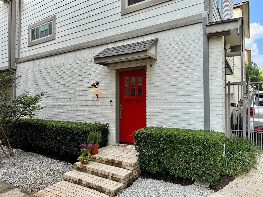 5922 Hudson Street - Photo 1